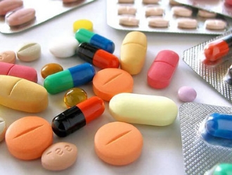 При лечении СРК принимаются лекарства разных групп. Выбор средства зависит от симптомов.