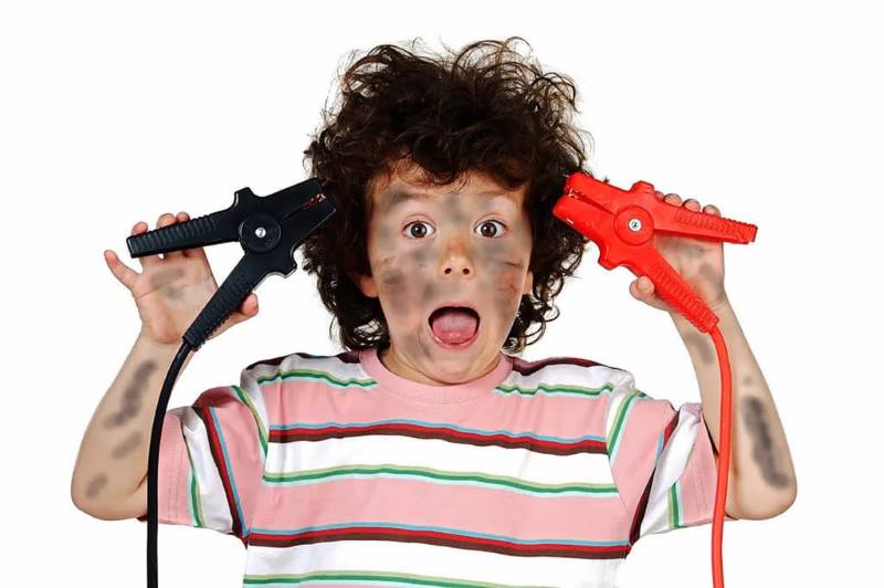 Гиперактивный ребенок с приборами