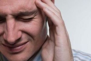 Зажмурил глаза