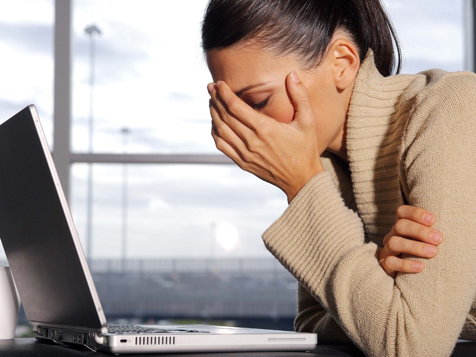 Из-за постоянных болей и дискомфорта появляется хроническое переутомление